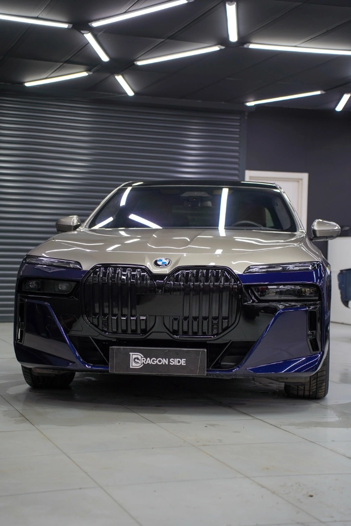 BMW 7 First Edition после оклейки цветным винилом и защитной PPF-плёнкой