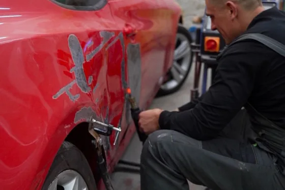 Работа с повреждённым крылом Hyundai Genesis Coupe